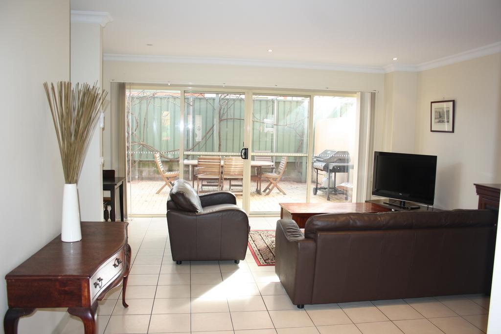 Albury Suites - Schubach Street Habitación foto